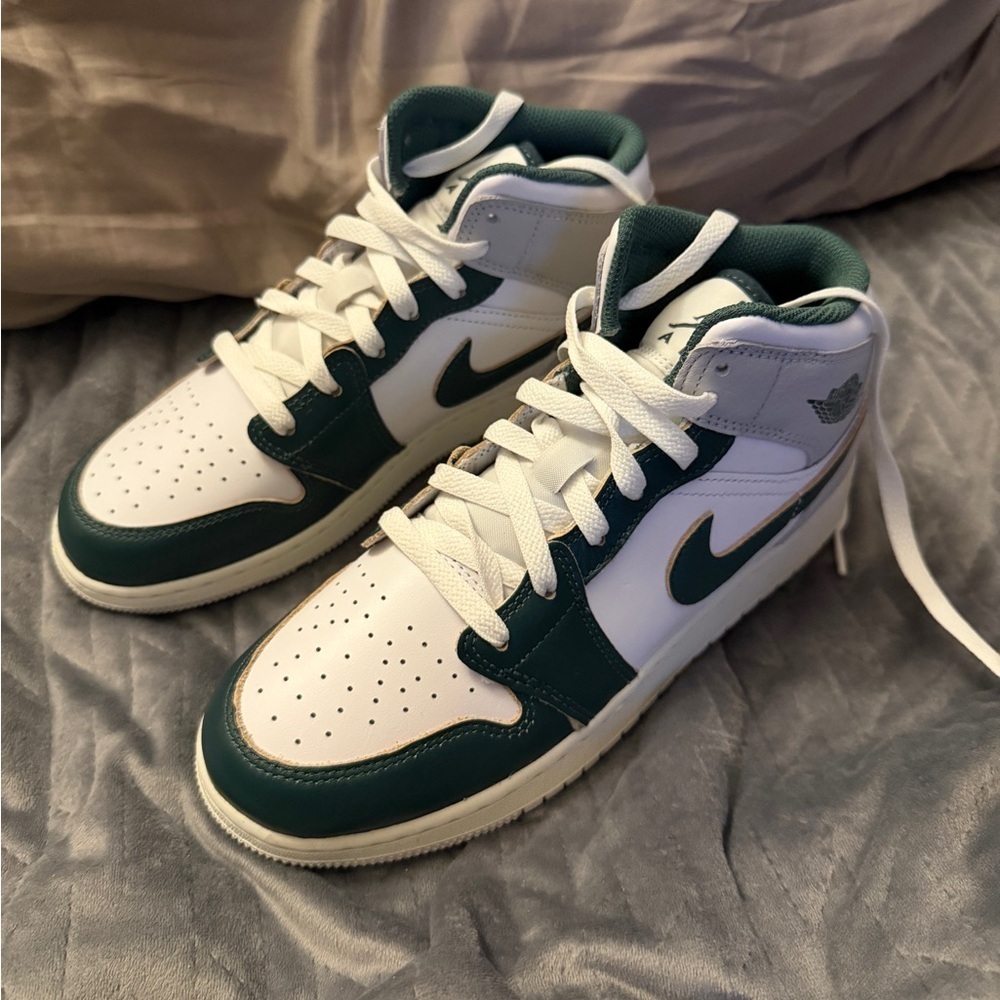 Jordan 1 se GS

Brand new